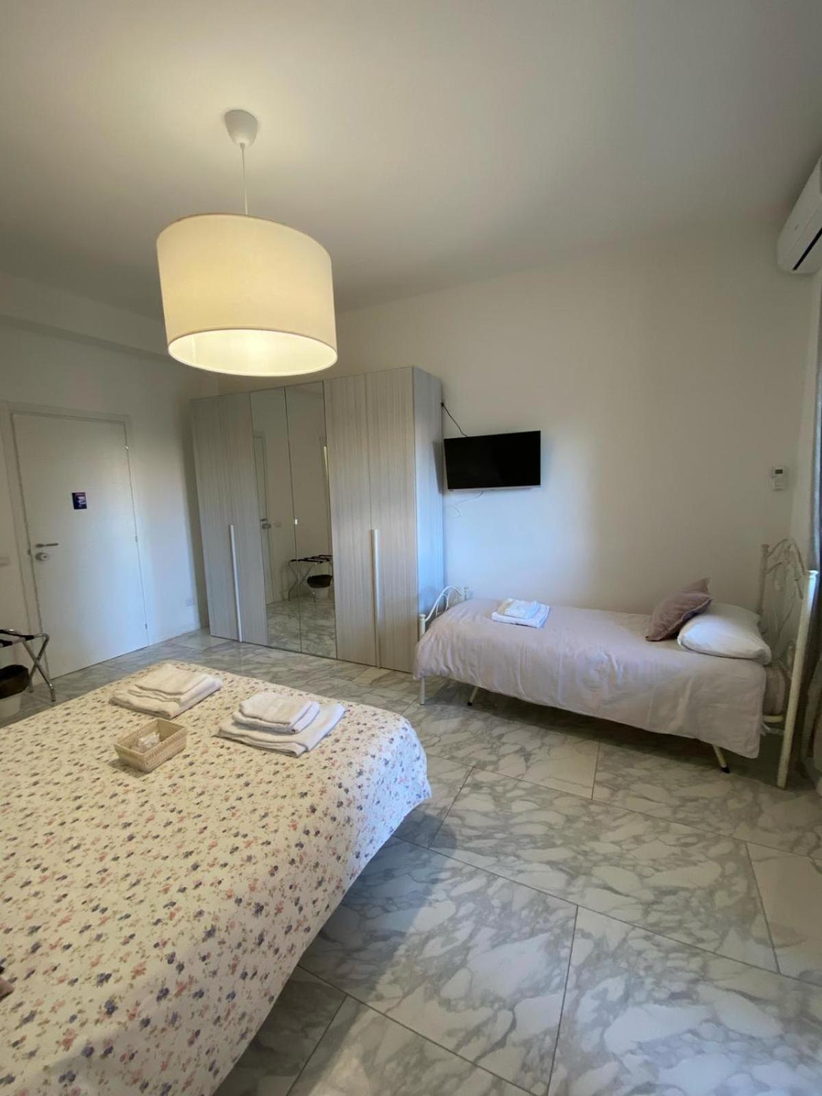 Ennio Rooms Бари Экстерьер фото