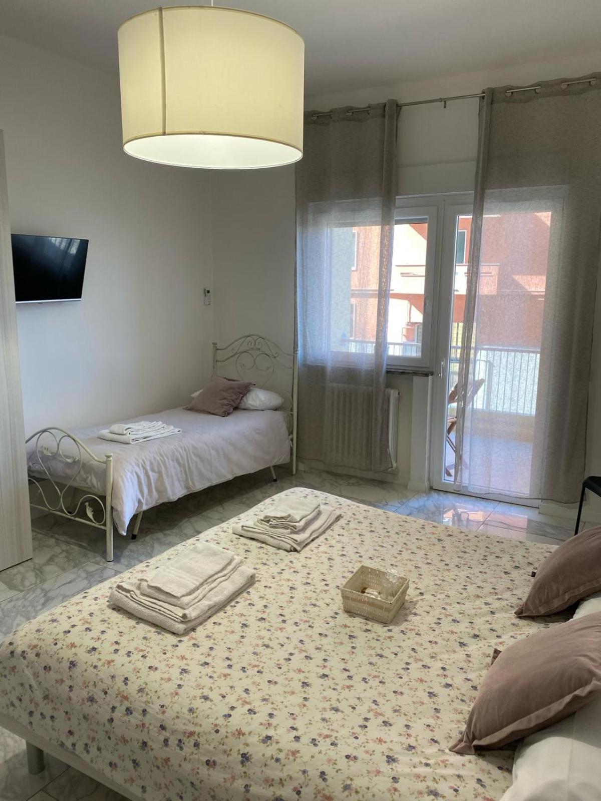 Ennio Rooms Бари Экстерьер фото