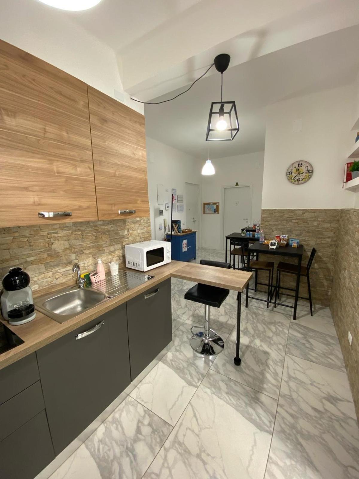 Ennio Rooms Бари Экстерьер фото